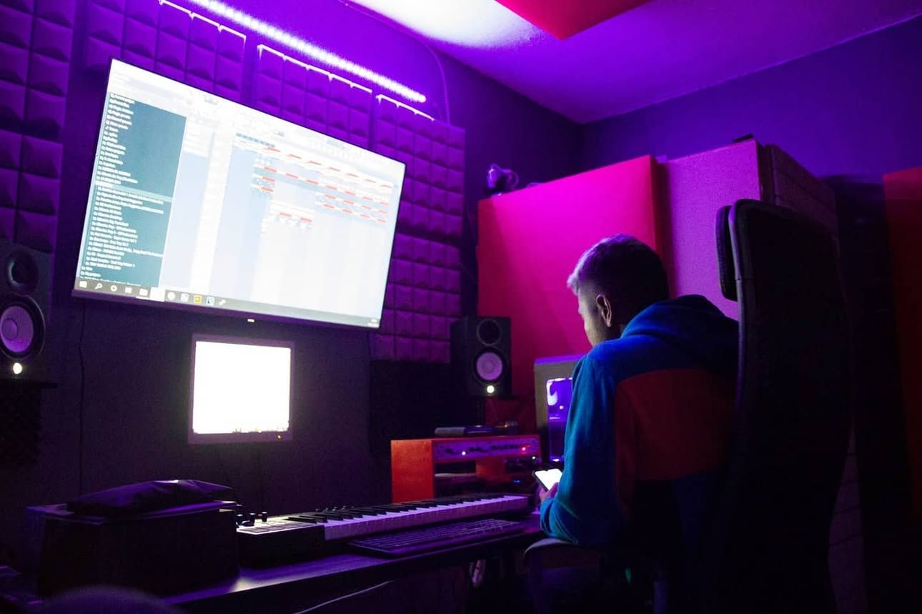 Sesión de grabación en la cabina del estudio